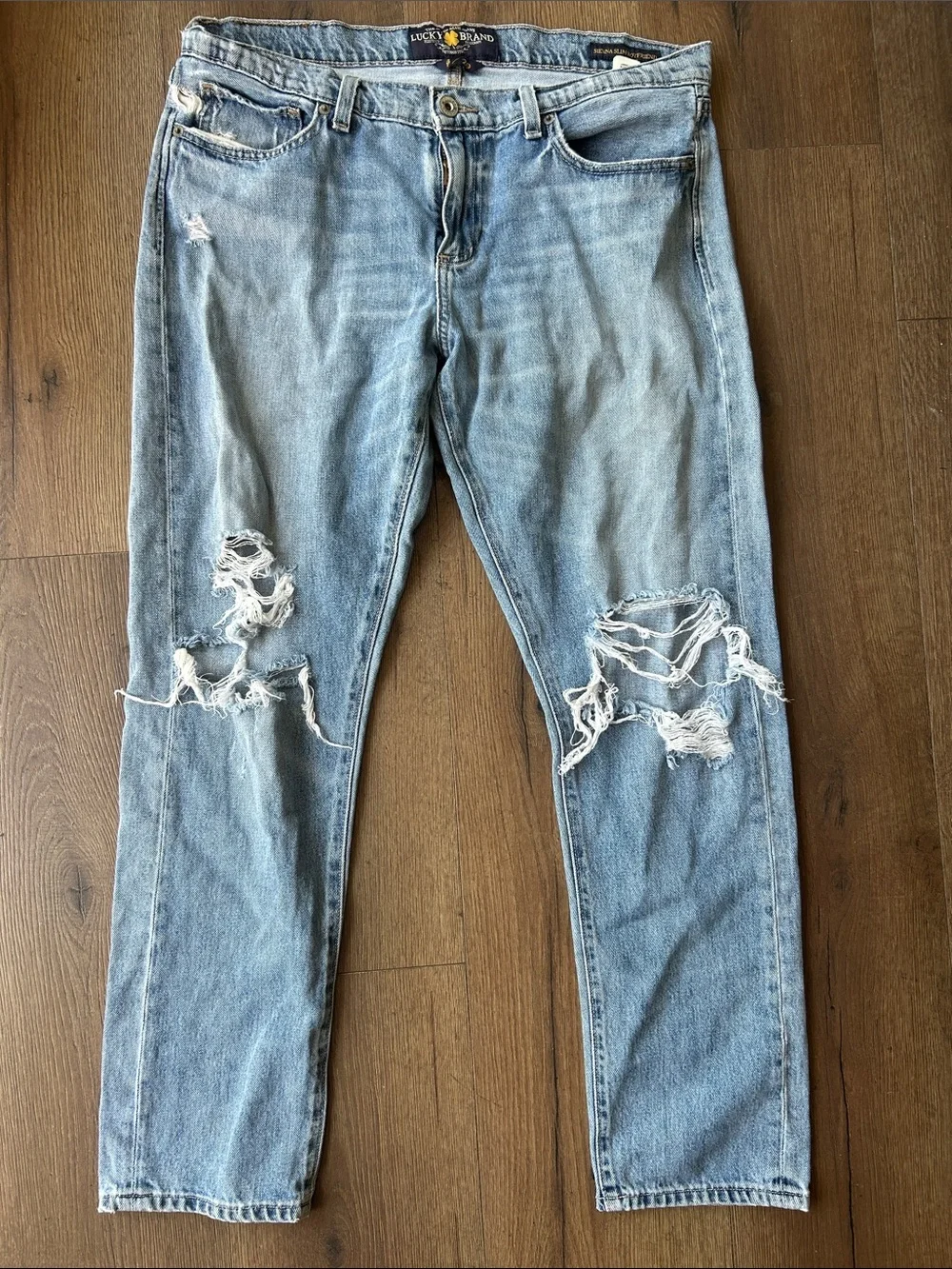 Lucky Brand Men's Light Blue Distressed Slim Straight Jeans ! Size 8/29